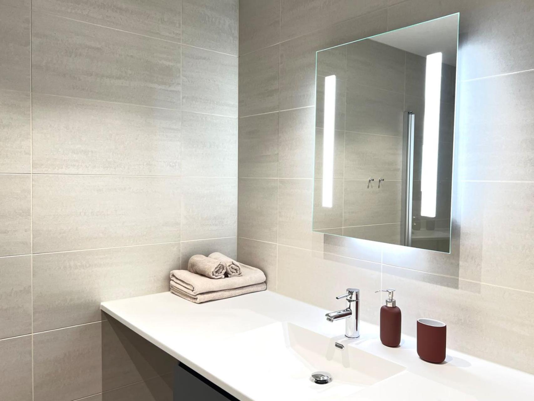 Brand New And Modern In Center Apartment