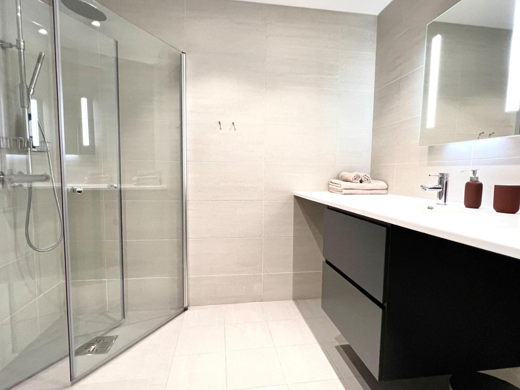 Apartment Brand New And Modern In Center
