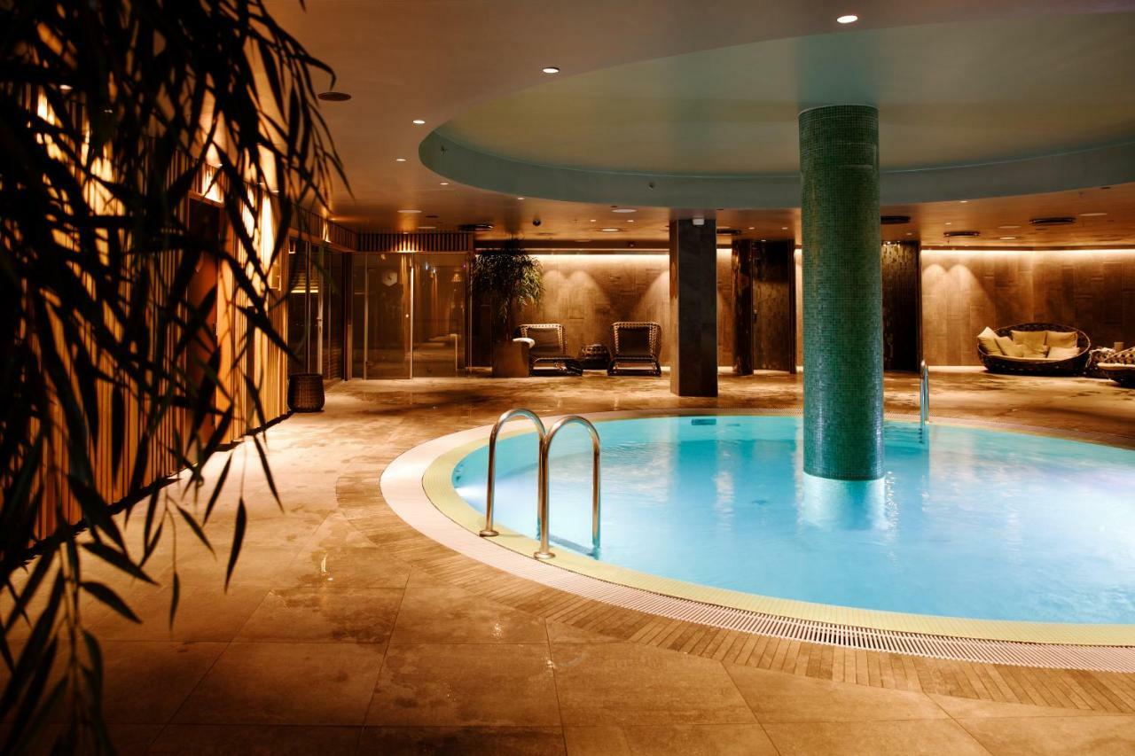 Clarion The Hub 4*