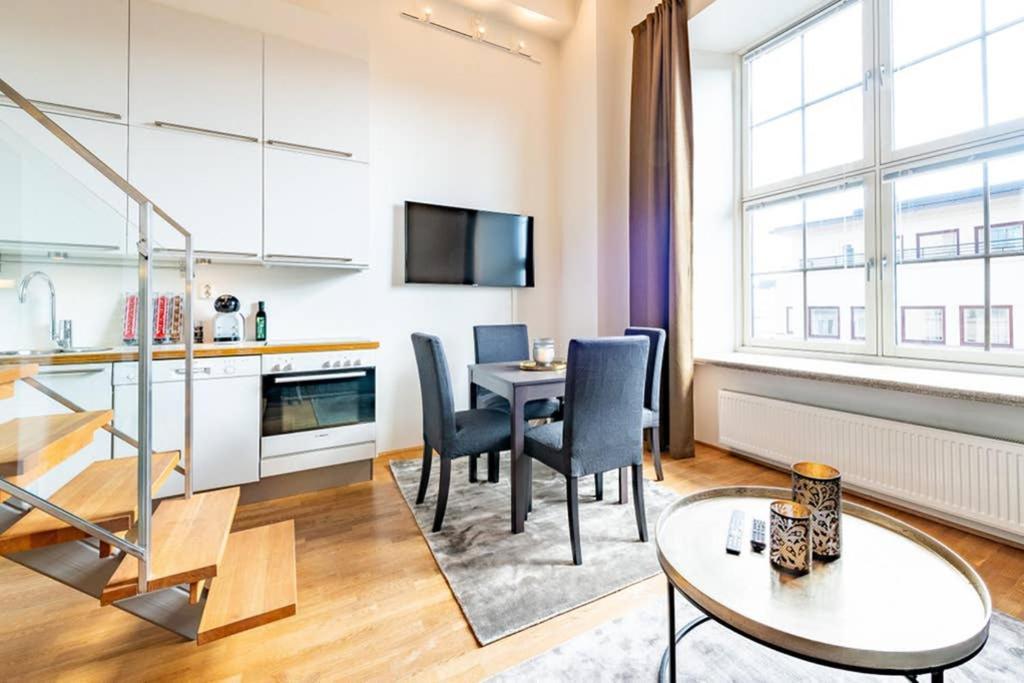 Nordic Host Luxury Apts - Prinsens Gate - Large Mezzanine * Oslo