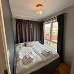 Super Central 3-Bedroom Apartment