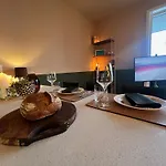 Sunny Apartment Close To The Sea