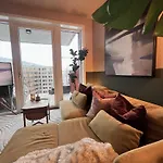 Sunny Apartment Close To The Sea