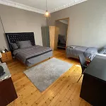 Happy Days Private Room In The Heart Of Bislett