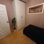 Calm And Tidy Room In Apartment, 14Min Train Ride To City Center
