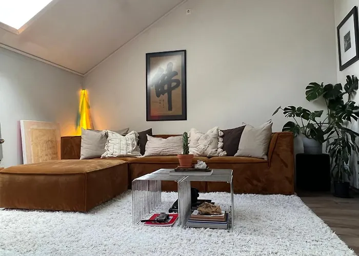 Sentral Loftsleilighet Med Solfylt Utetplass
