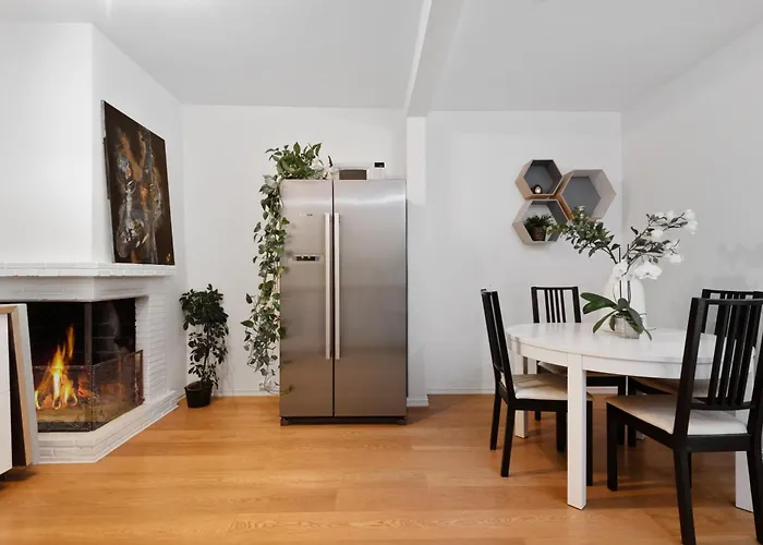 Large Apartment - Luxurious Neighborhood - 8 Pax