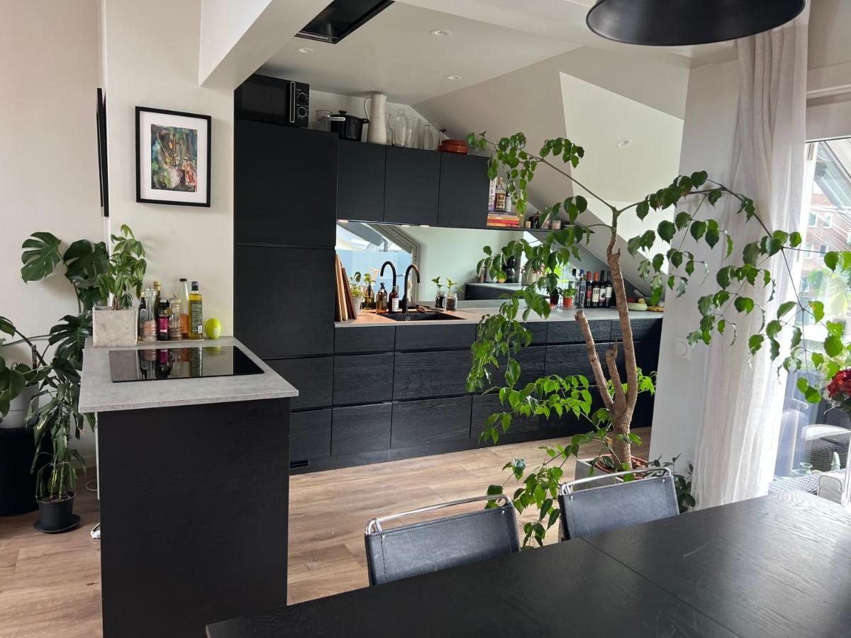 Sentral Loftsleilighet Med Solfylt Utetplass Apartamento