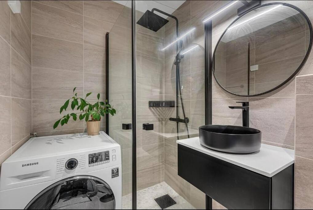 Newly Renovated - Downtown *