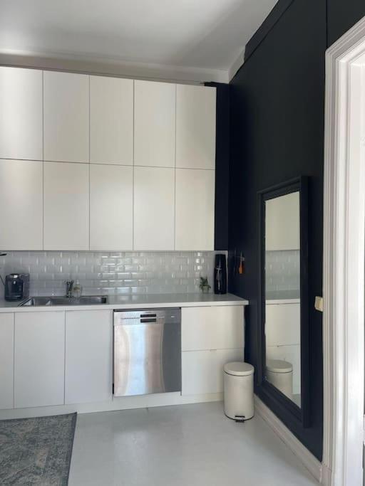 Luxurious By Royal Palace Apartment