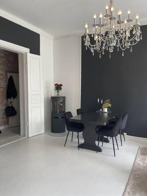 Luxurious By Royal Palace Apartment *