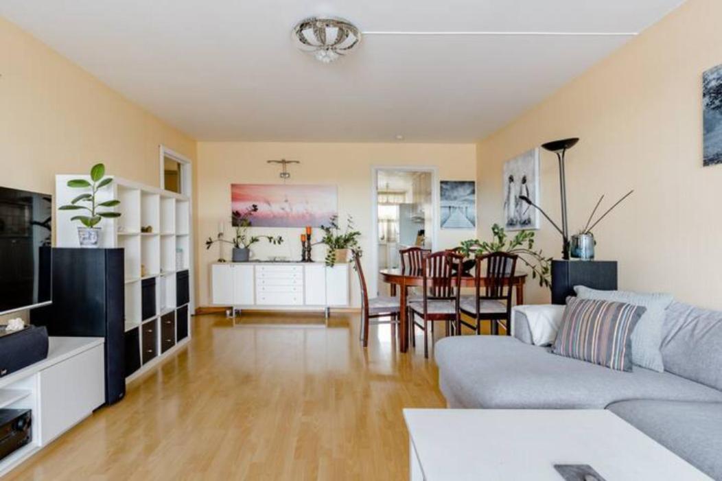 Calm And Tidy In Apartment, 14min Train Ride To Center Campingplasser *