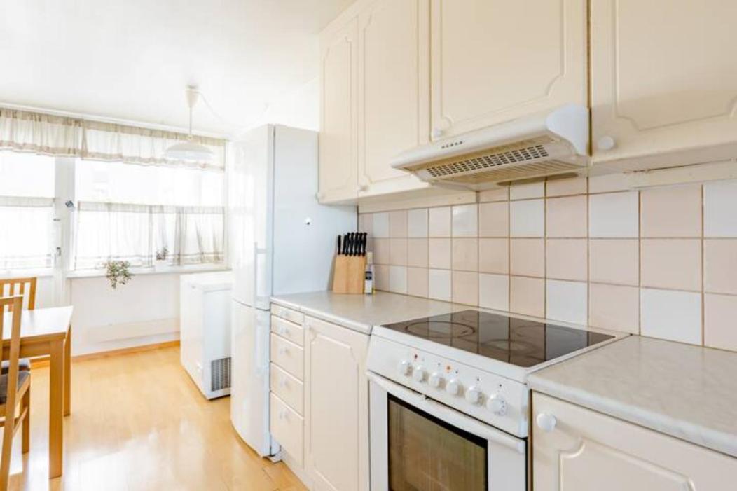 Campingplasser Calm And Tidy In Apartment, 14min Train Ride To Center