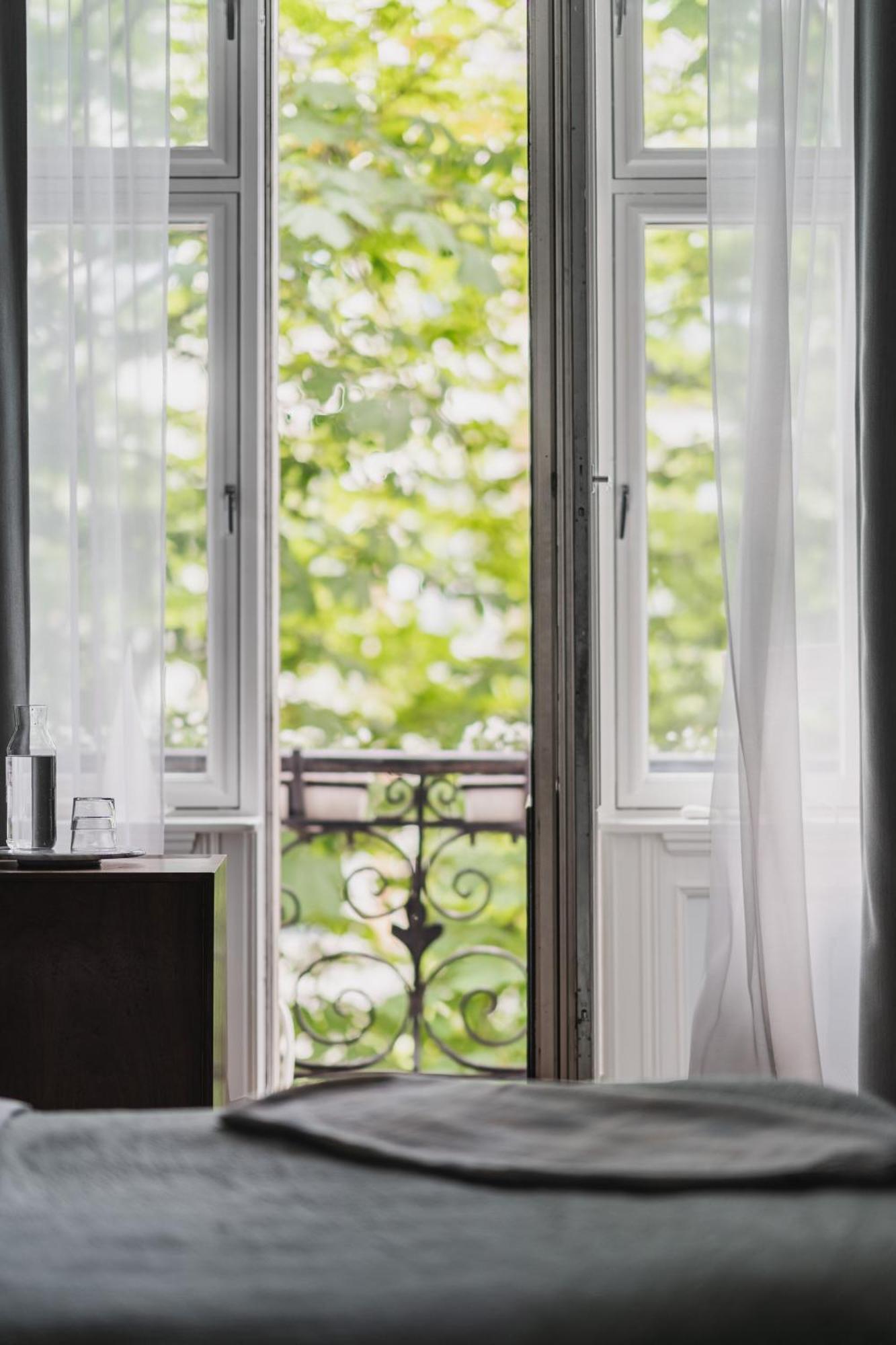 Ba61 - Lux 4 Bedrooms, 260 Sqm, 2 Balconies, Free Parking