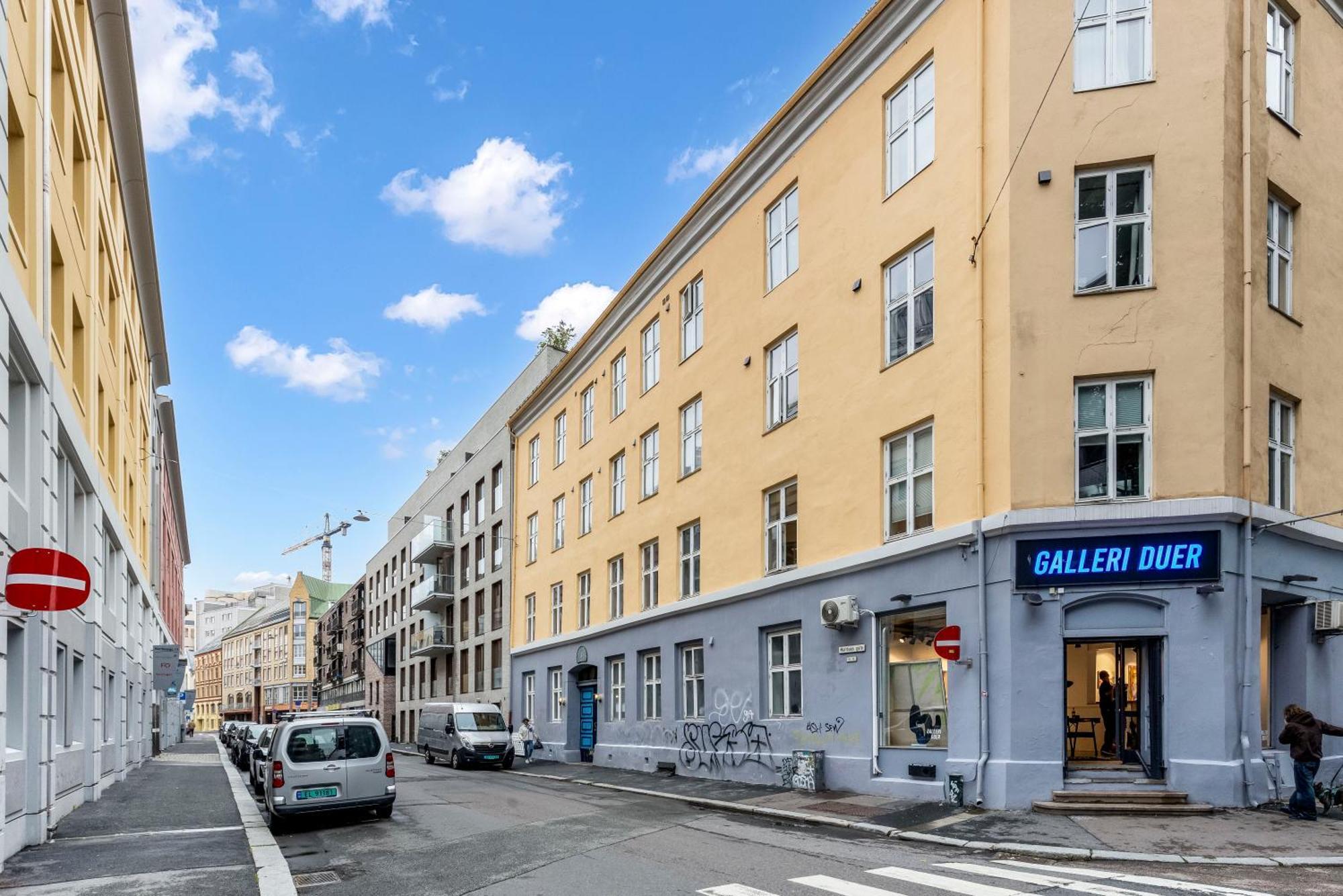 Exclusive And Spacious In Center *