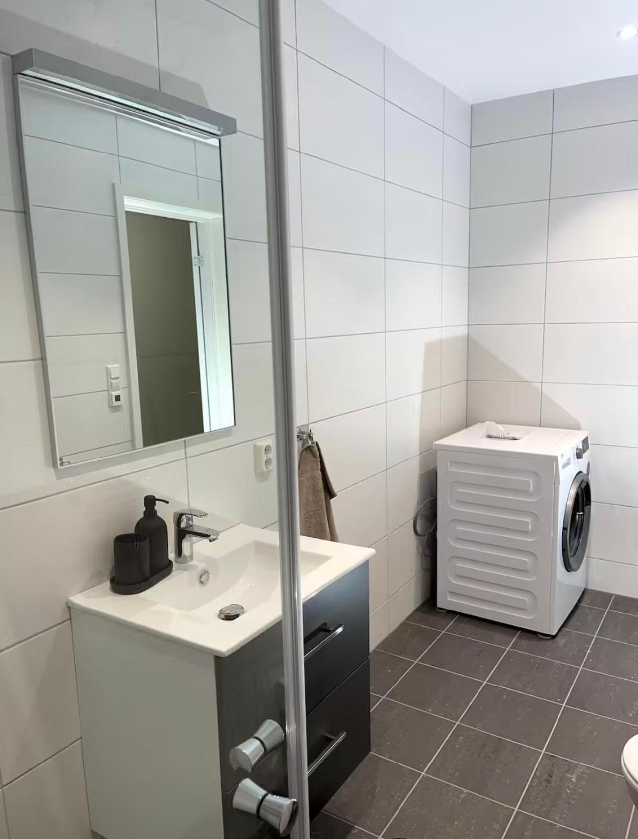 New Duplex Near The With Free Private Parking Apartment