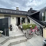 Sentral Loftsleilighet Med Solfylt Utetplass