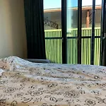 Central 1 Bedroom Apartment Nb!! Small Room