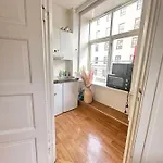 Cozy Apartment By Royal Palace
