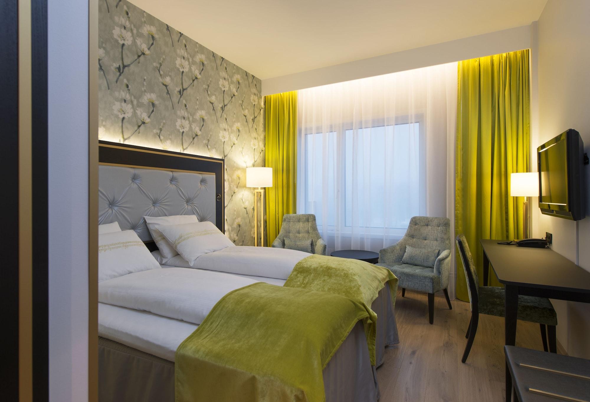Thon Opera Hotel 4*