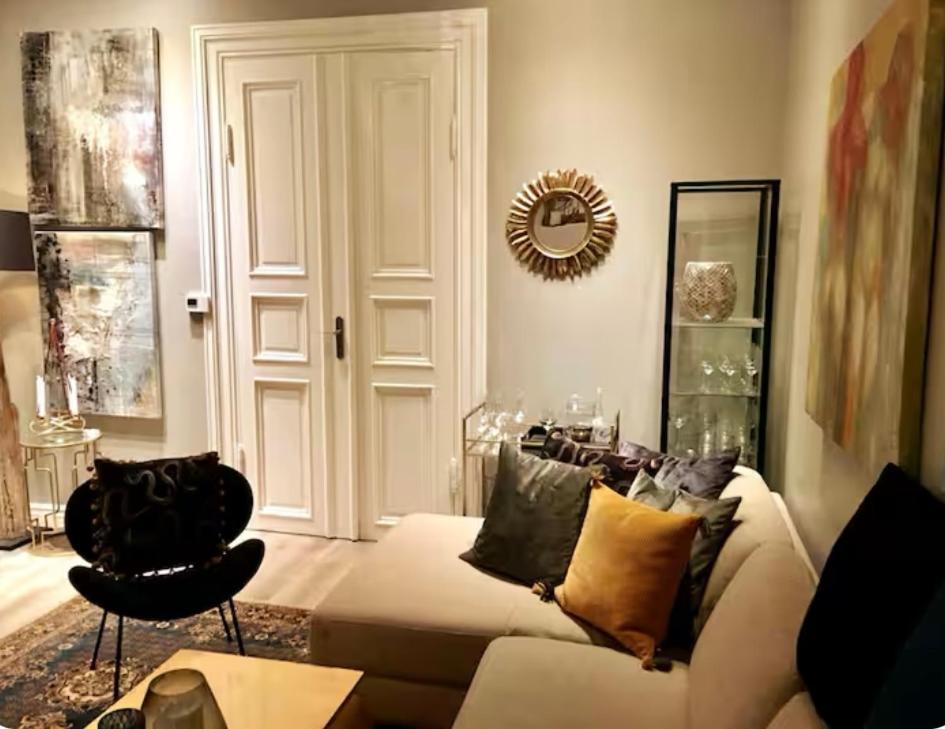 Vakker, Svaert Sentral Med 3 Soverom Appartement *